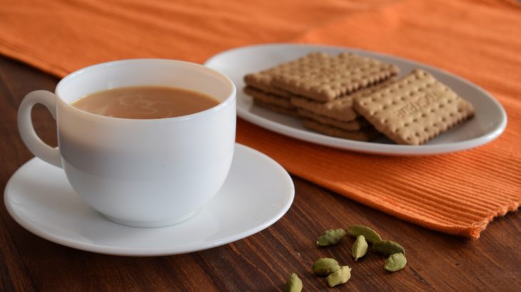 cardamom seeds and biscuit