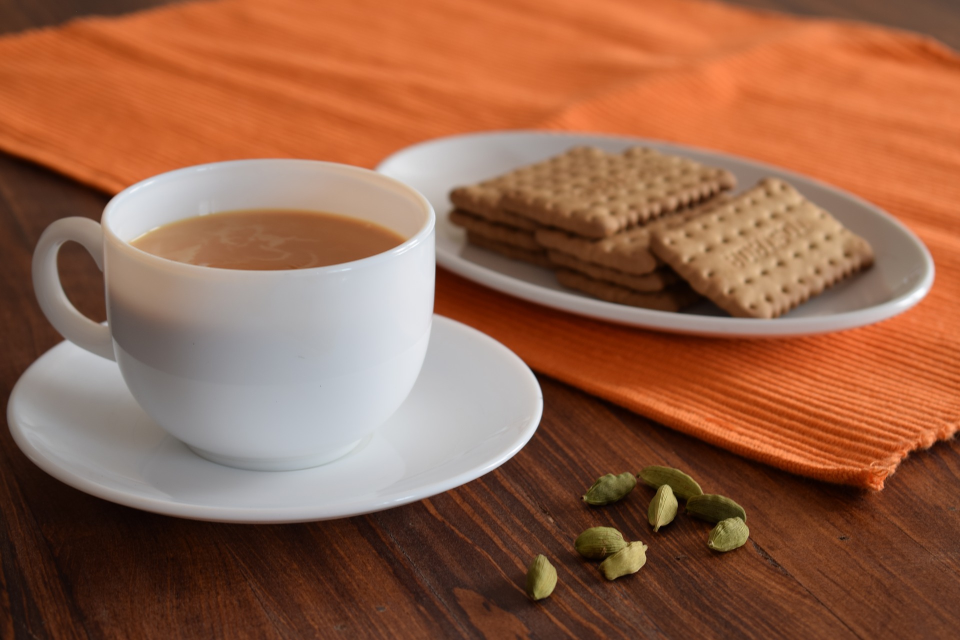 cardamom seeds and biscuit